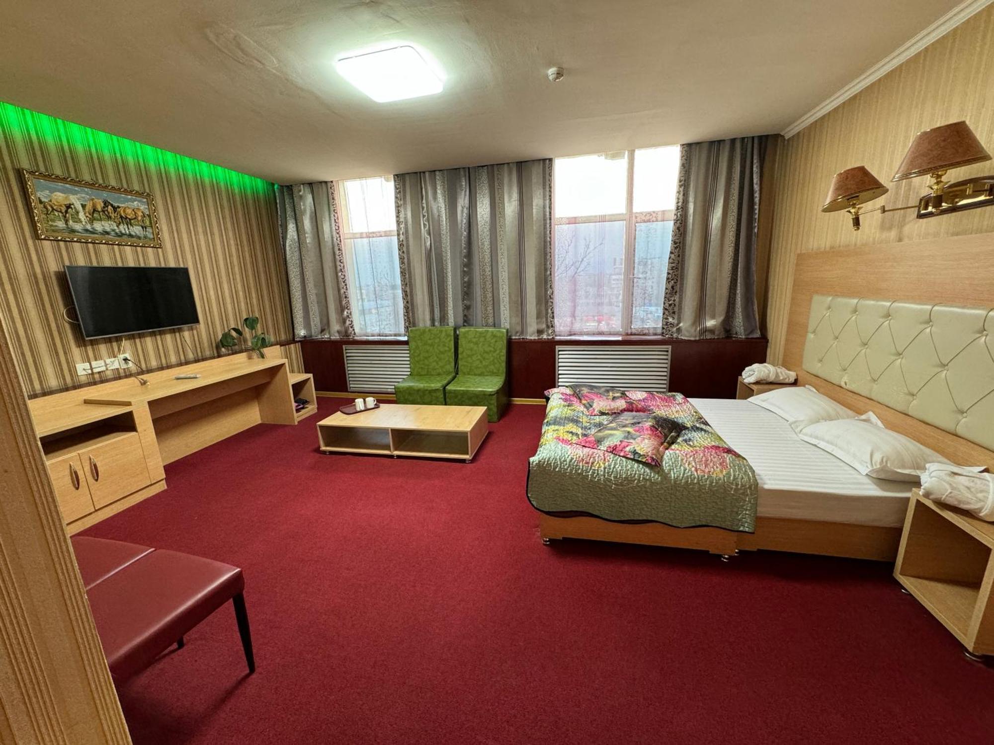 Golden Dragon Hotel Almaty Eksteriør billede