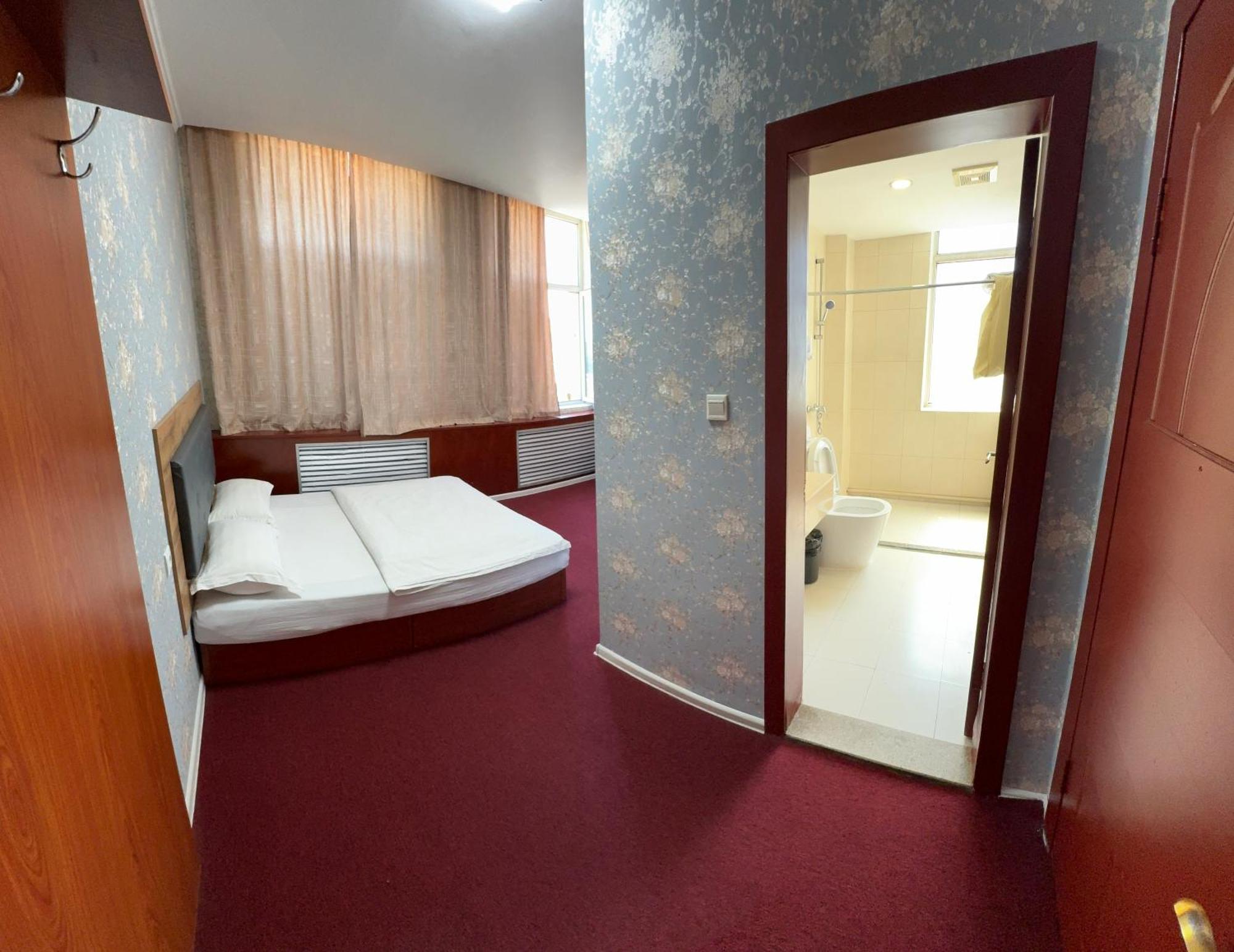 Golden Dragon Hotel Almaty Eksteriør billede
