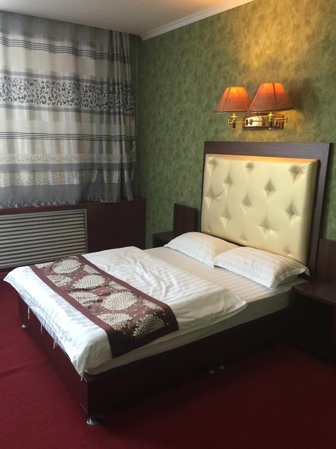 Golden Dragon Hotel Almaty Eksteriør billede