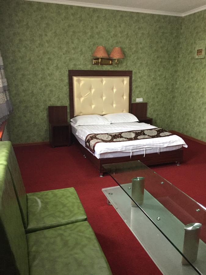 Golden Dragon Hotel Almaty Eksteriør billede